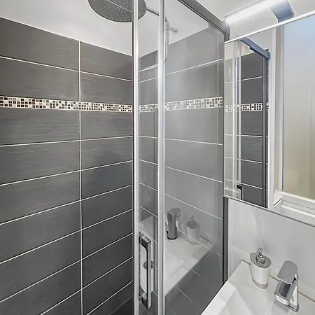 Apartment Le Cocon, Cour Privee, Wifi, Halles, Hopital Tours